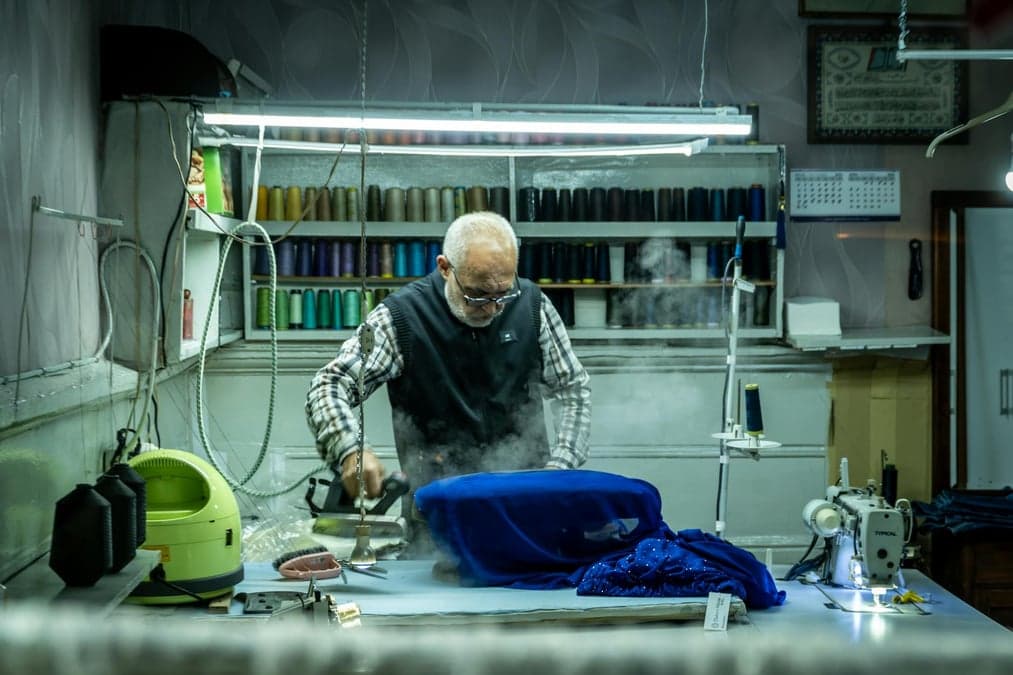 בניית התשתית לקריירה מהבית: המדריך המלא למשרד הביתי המושלם